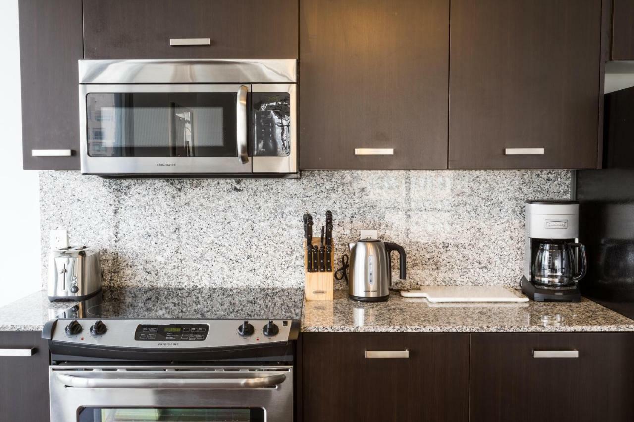 Altitude Suites Bay Street - Holiday Bonus - Free Parking Toronto Exterior foto